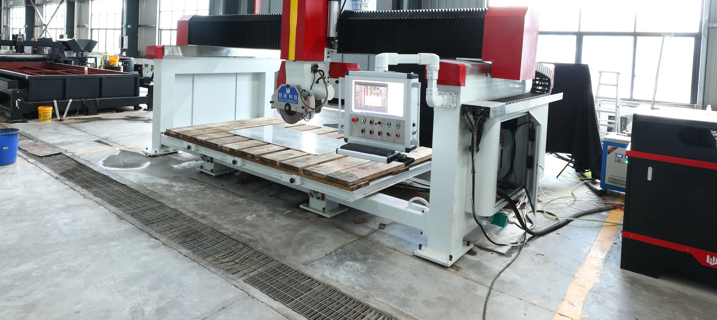 Rich 5-axis bridge saw with waterjet head in the Foshan assembly hall