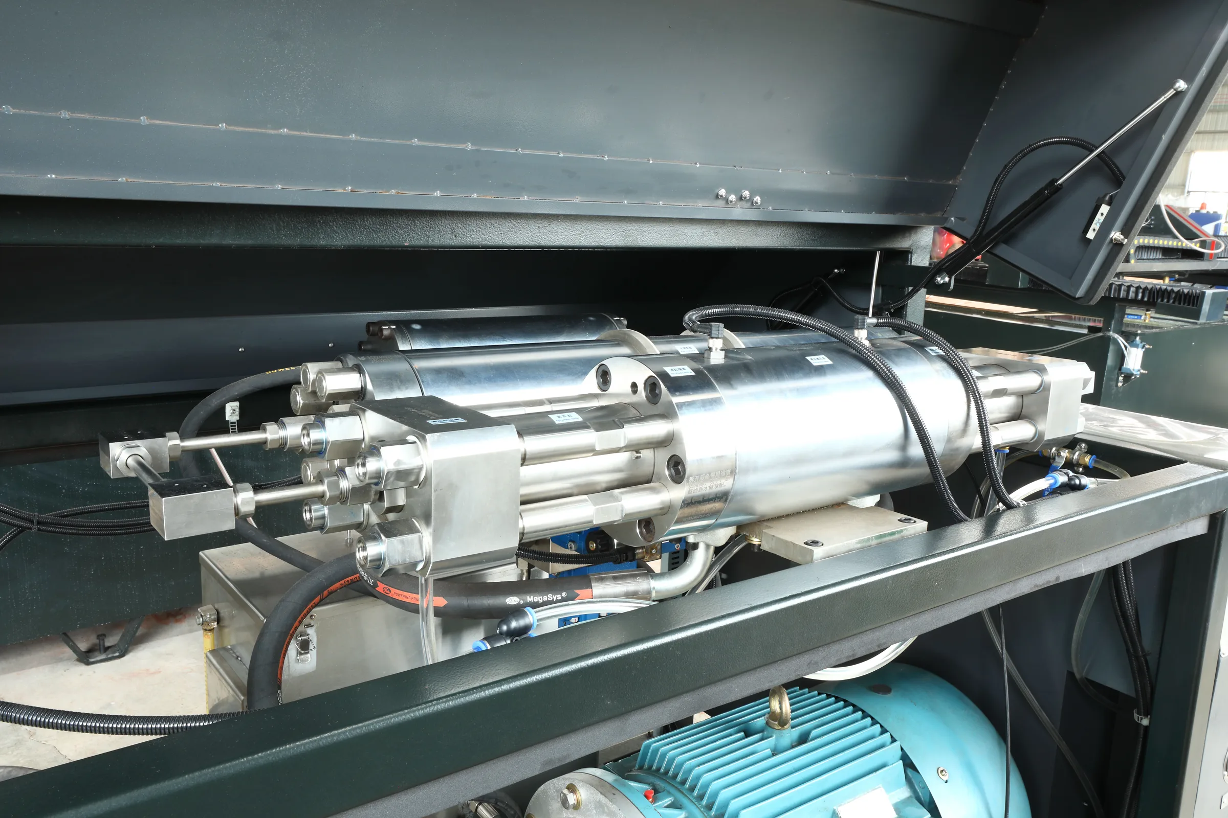 High-pressure intensifier