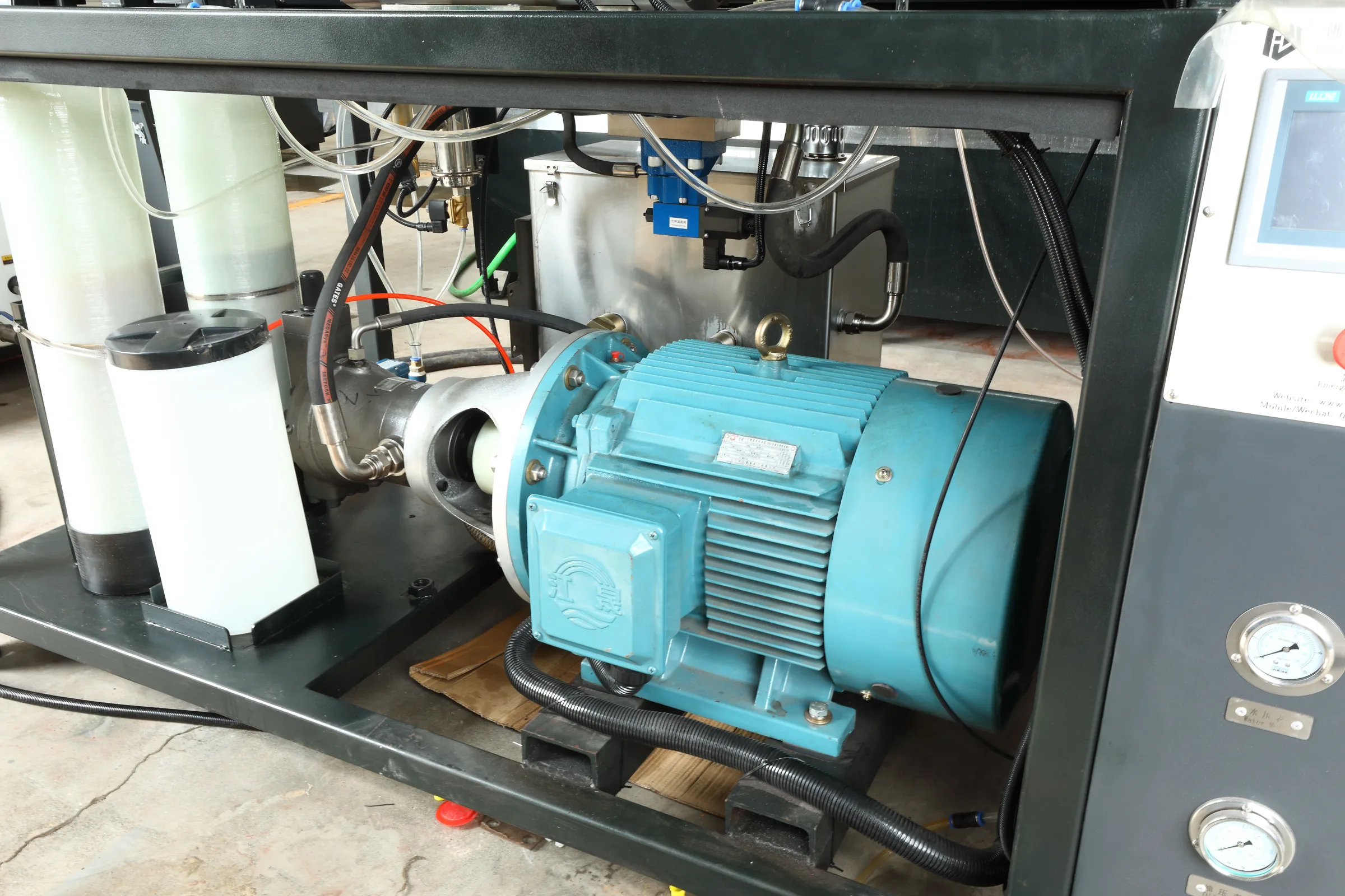 Intensifier up to 87,000 psi (600 MPa)